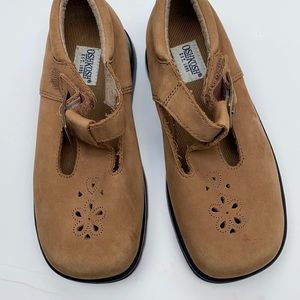 Oshkosh 10 1/2 toddler girl shoes like new